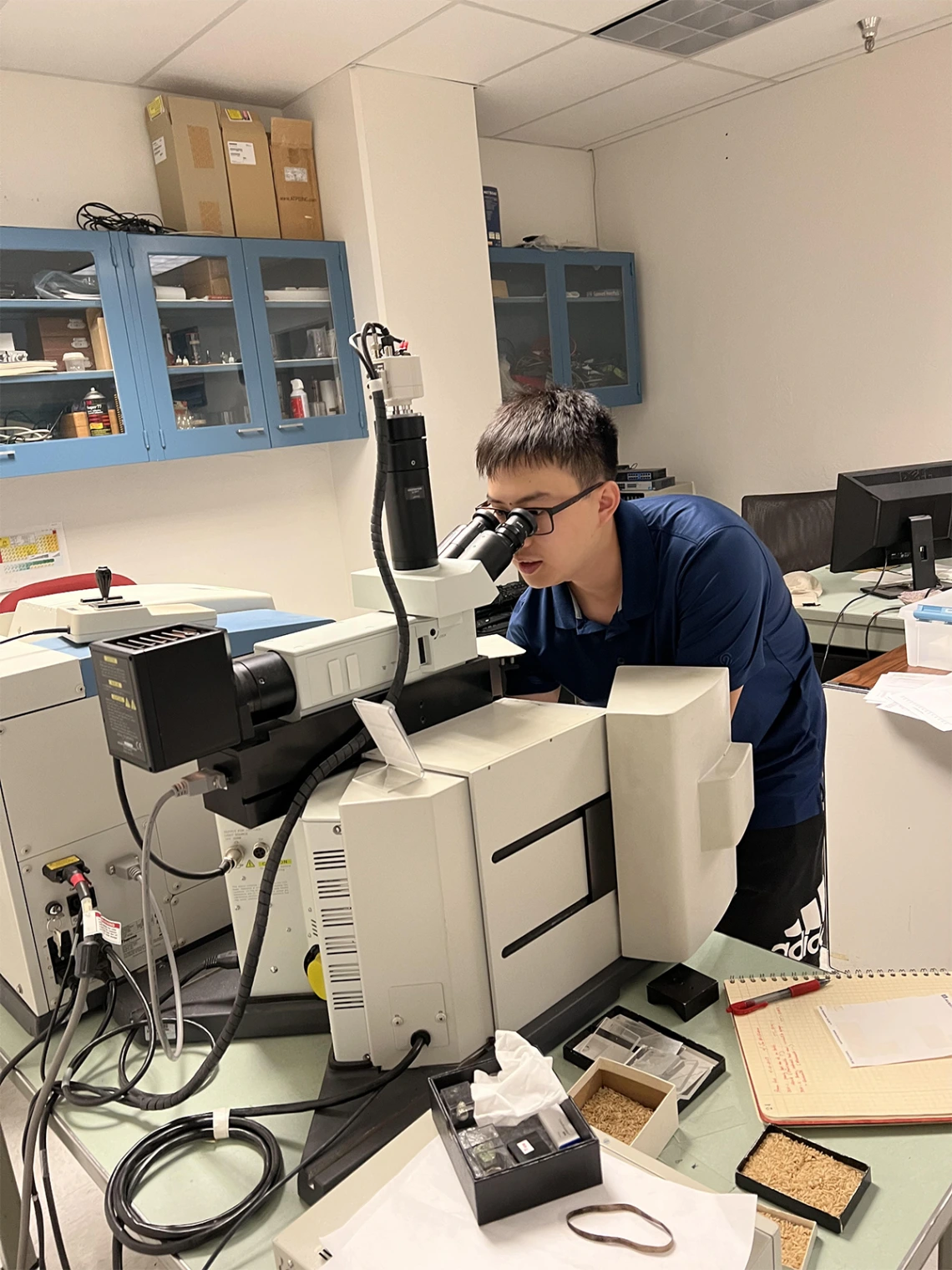 ndergraduate gem science major Tom Zhang uses the Raman spectrometer for identifying gems and minerals