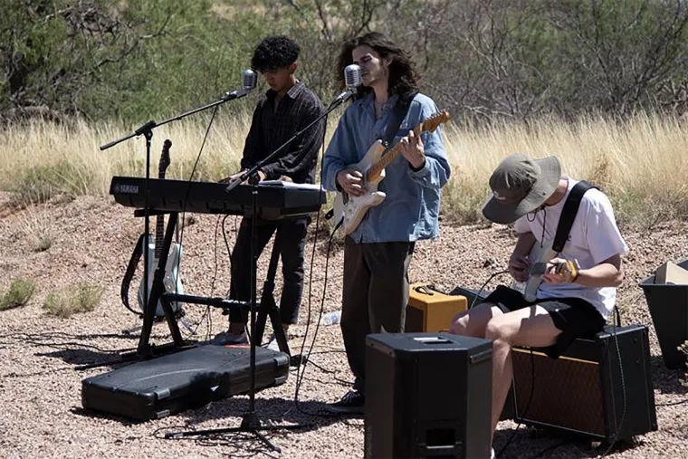 Band Orchadia playing music